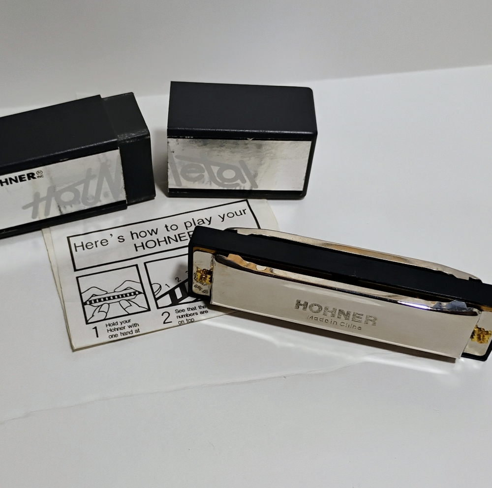 Hohner Hot Metal572-"D" Harmonica with Instructions and Case
